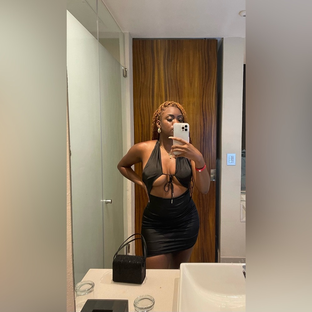 BLACK MINI DRESS SIZE M.